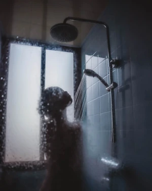 lady in shower - condensation in flats